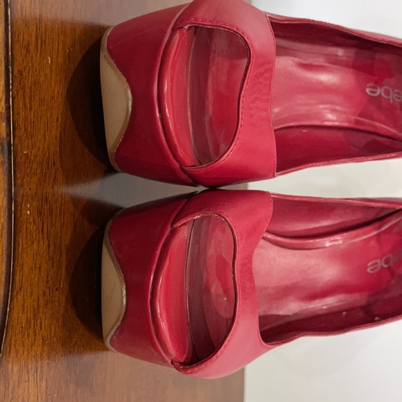 HOT! bebe Talin lace-back red peep-toe pumps sz 8 - Picture 6 of 9